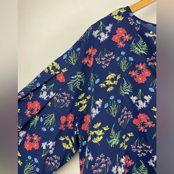 ELOQUII‎ Elements Blue Floral Long Balloon Sleeve Blouse - Picture 7 of 9